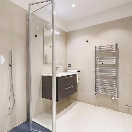 Alinari Boutique Adapartment Collection * Florenz